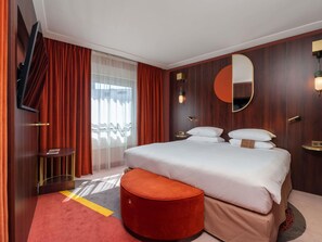 Suite, 1 King Bed (L'envol) | Premium bedding, pillow-top beds, free minibar items, in-room safe - Nest Hotel Paris la Défense - MGallery Collection (Puteaux)