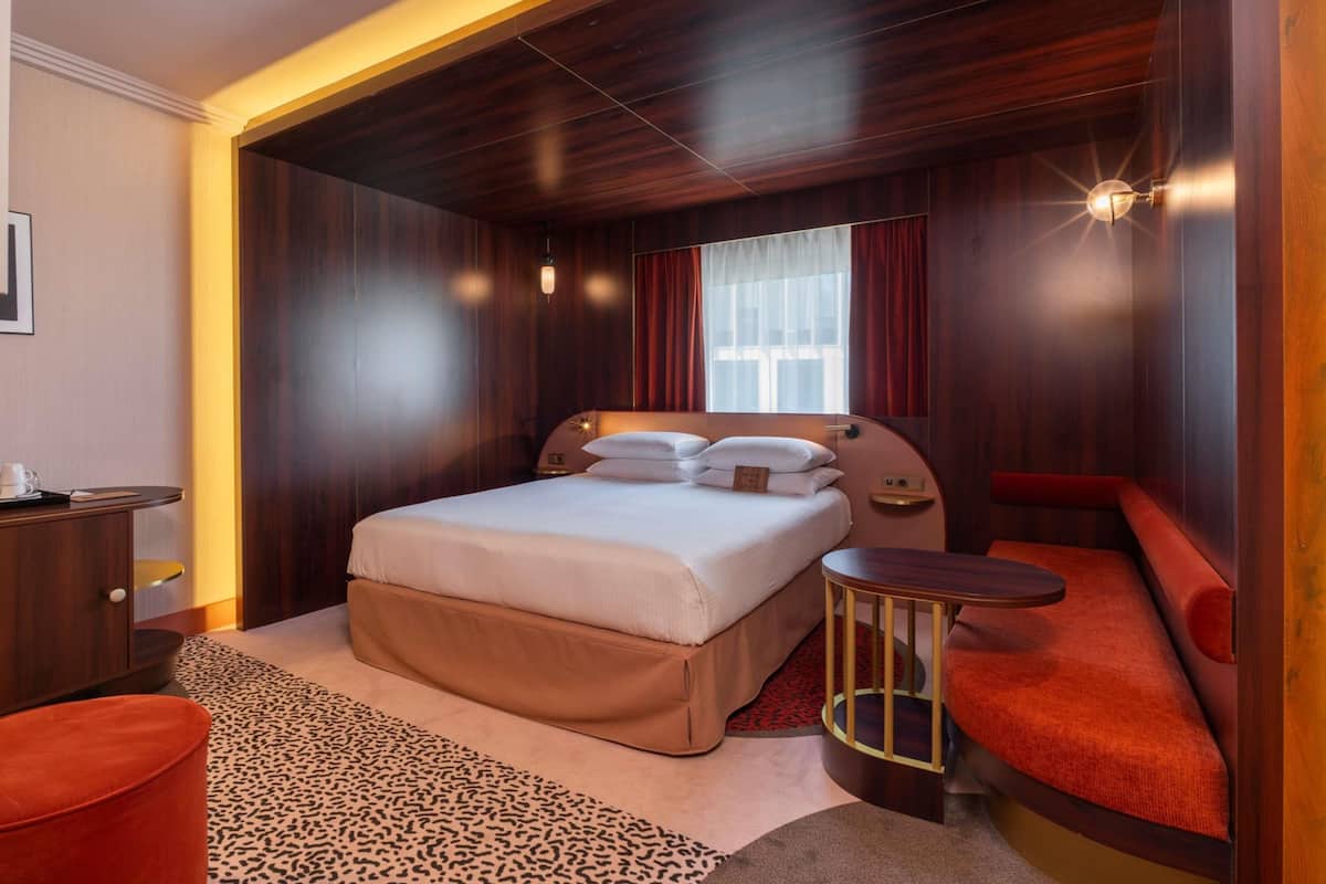 Chambre Signature, 1 trÚs grand lit | Literie de qualité supérieure, surmatelas
