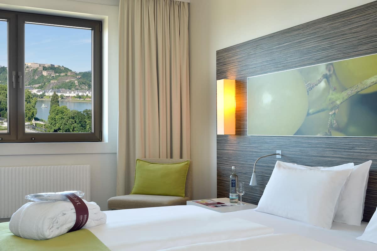 privilege, twin room, 2 single beds | in-room safe, desk, soundproofing, iron/ironing board