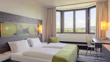 Privilege, Zweibettzimmer, 2Â Einzelbetten | Zimmersafe, Schreibtisch, schallisolierte Zimmer, BĂŒgeleisen/BĂŒgelbrett