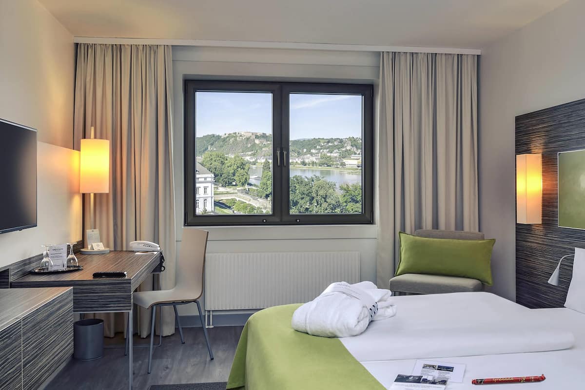 In-room safe, desk, soundproofing, iron/ironing board