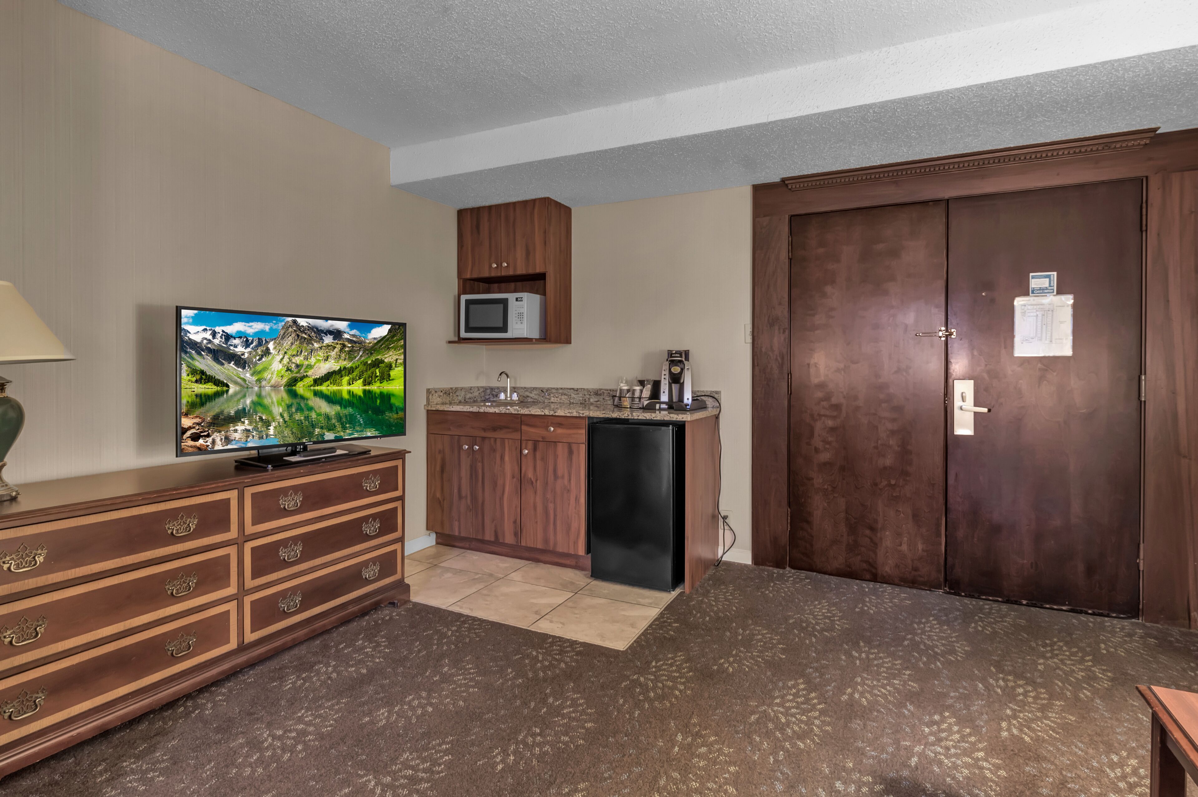 studio suite, 1 king bed | in-room safe, desk, soundproofing, iron/ironing board