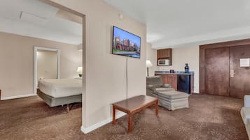 Suite, 1 chambre | Coffres-forts dans les chambres, bureau, chambres insonorisées