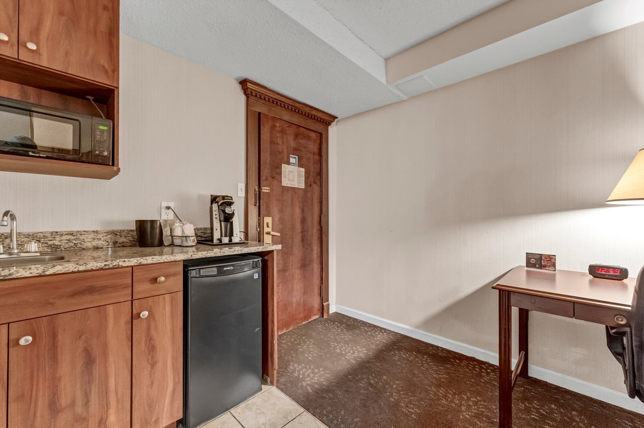 studio suite, 1 king bed | in-room safe, desk, soundproofing, iron/ironing board