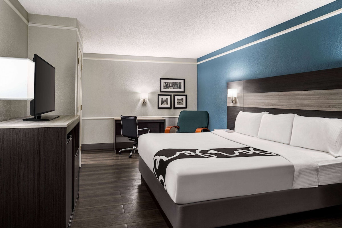 Zimmer, 1 King-Bett, Nichtraucher | 1 Schlafzimmer, hochwertige Bettwaren, Pillowtop-Betten, Schreibtisch