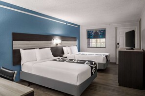 Premium bedding, pillow-top beds, desk, laptop workspace - La Quinta Inn by Wyndham Victoria (Victoria)