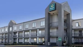 Vista frontal de la propiedad