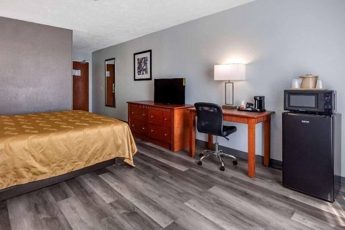 Desk, iron/ironing board, WiFi (free), bed sheets