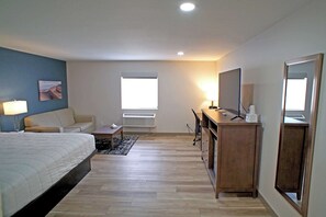 Suite, 1 King-Bett, Nichtraucher | Hochwertige Bettwaren, Schreibtisch, laptopgeeigneter Arbeitsplatz