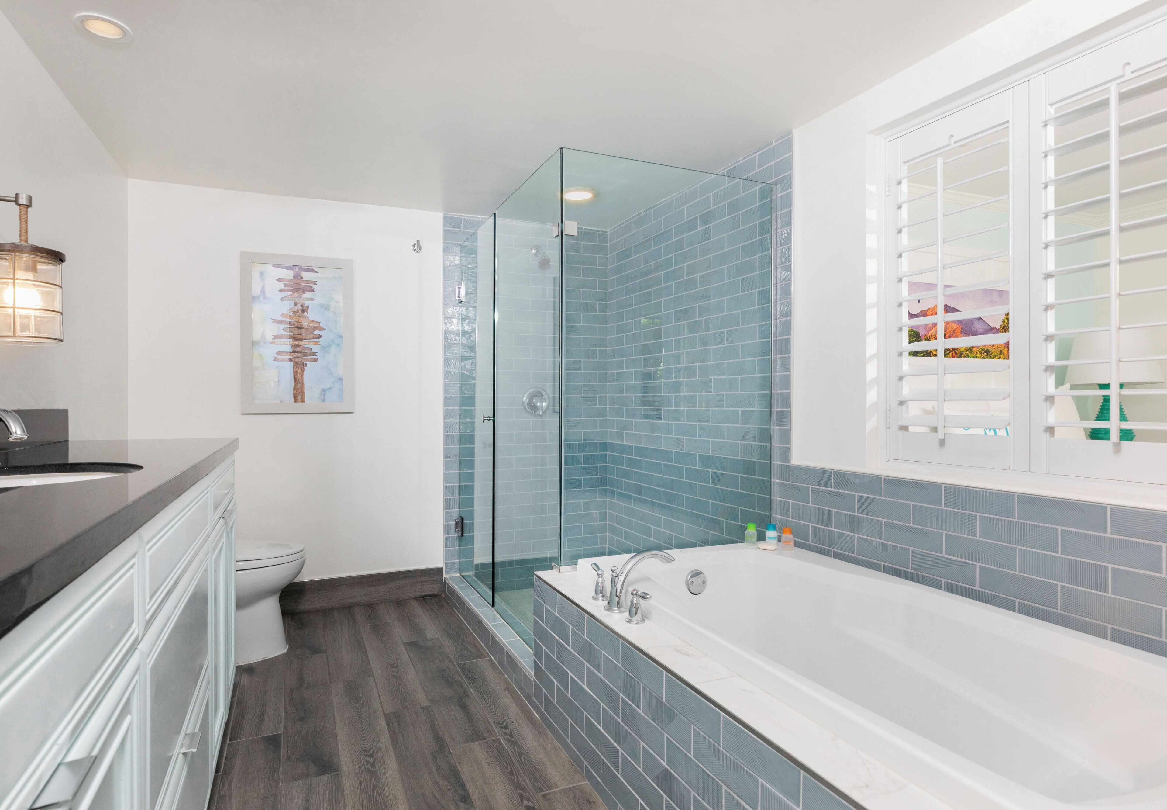 Suite, 1 King Bed with Sofa bed (Sage)