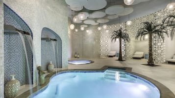 Indoor spa tub