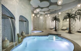 Indoor spa tub