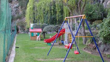 Tempat bermain anak - outdoor