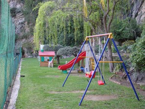 Children’s play area – outdoor