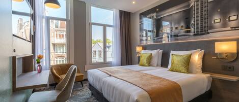 Minibar, in-room safe, desk, iron/ironing board
