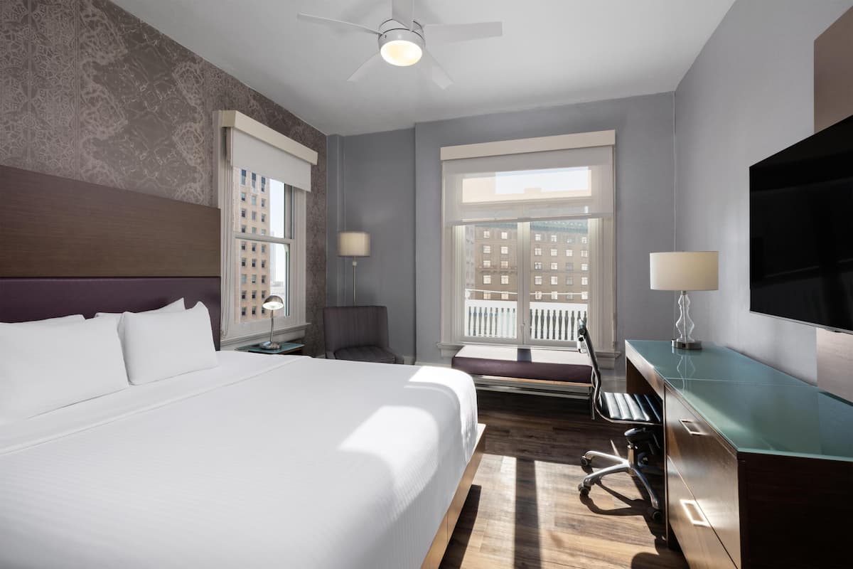 Standard Room, 1 King Bed, Non Smoking