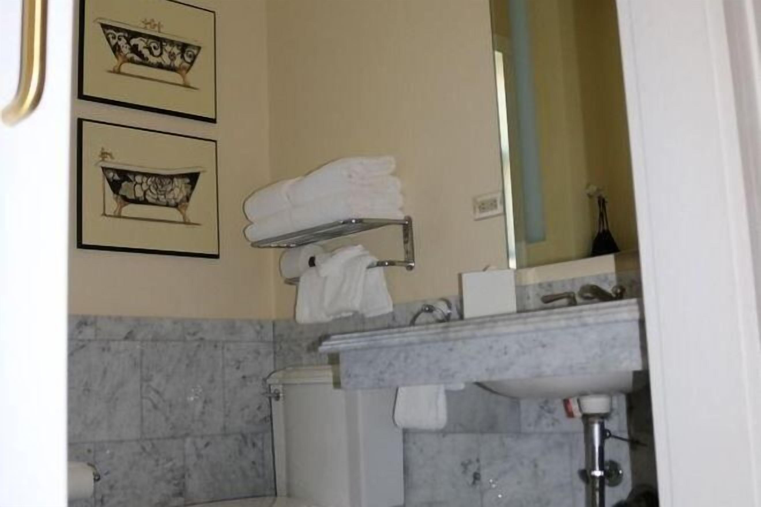 Bad | Designertoalettartikler, hårføner og håndklær