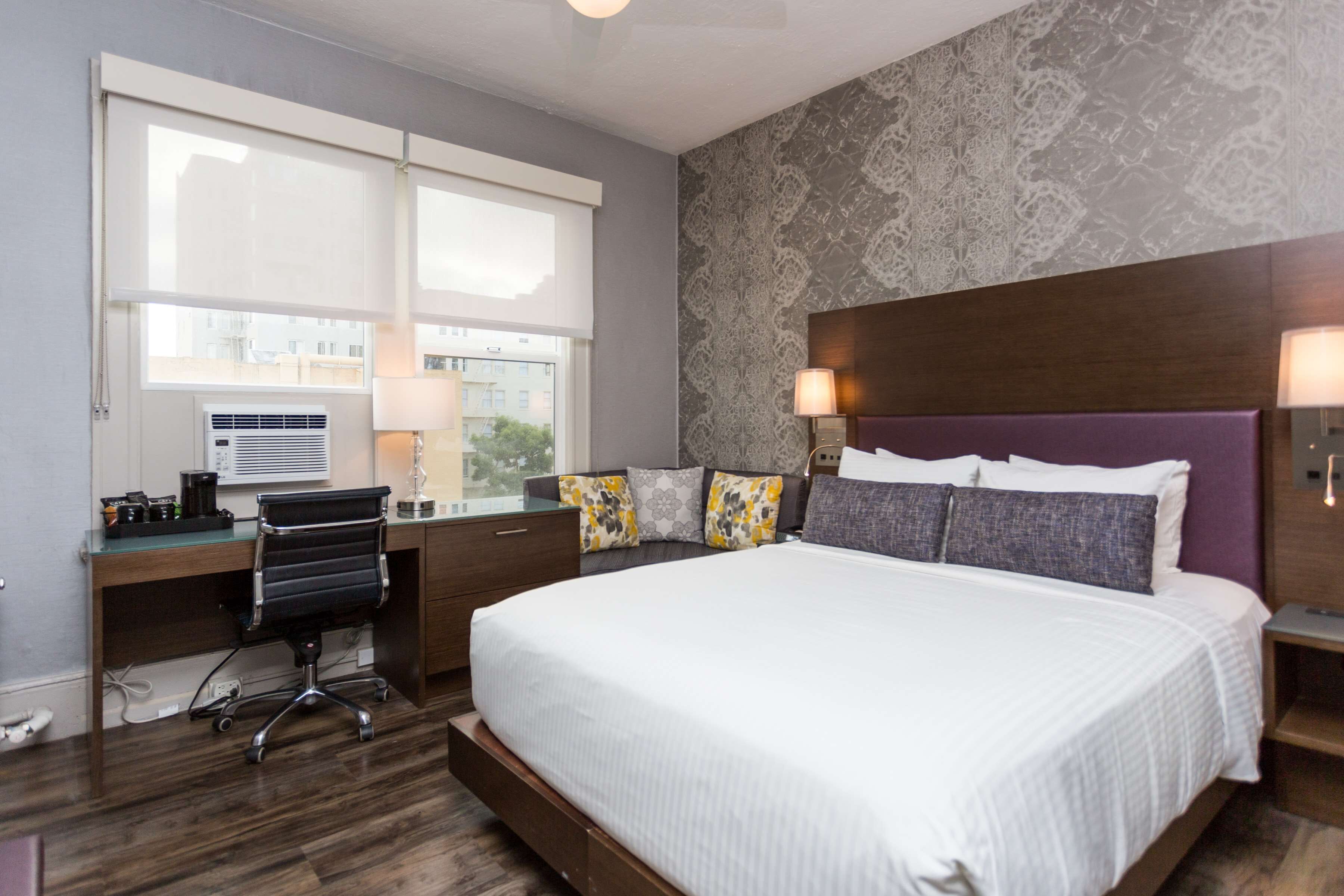 standard room, 1 queen bed, non smoking | 1 bedroom, pillow-top beds, desk, laptop workspace