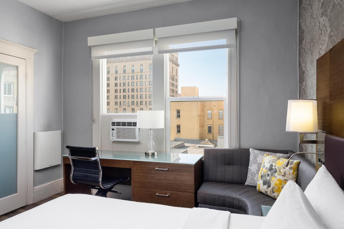 Standard Room, 1 Queen Bed, Non Smoking