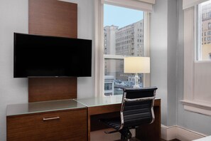 Premium bedding, desk, laptop workspace, blackout curtains - The Cartwright Hotel - Union Square BW Premier Collection (San Francisco)