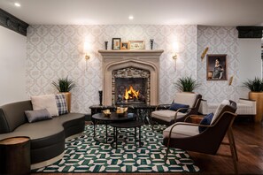Fireplace - The Cartwright Hotel - Union Square BW Premier Collection (San Francisco)