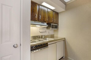 Premium bedding, pillowtop beds, desk, laptop workspace
