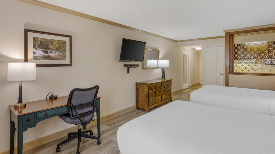 Best Western PLUS Morristown Inn-Florham Park