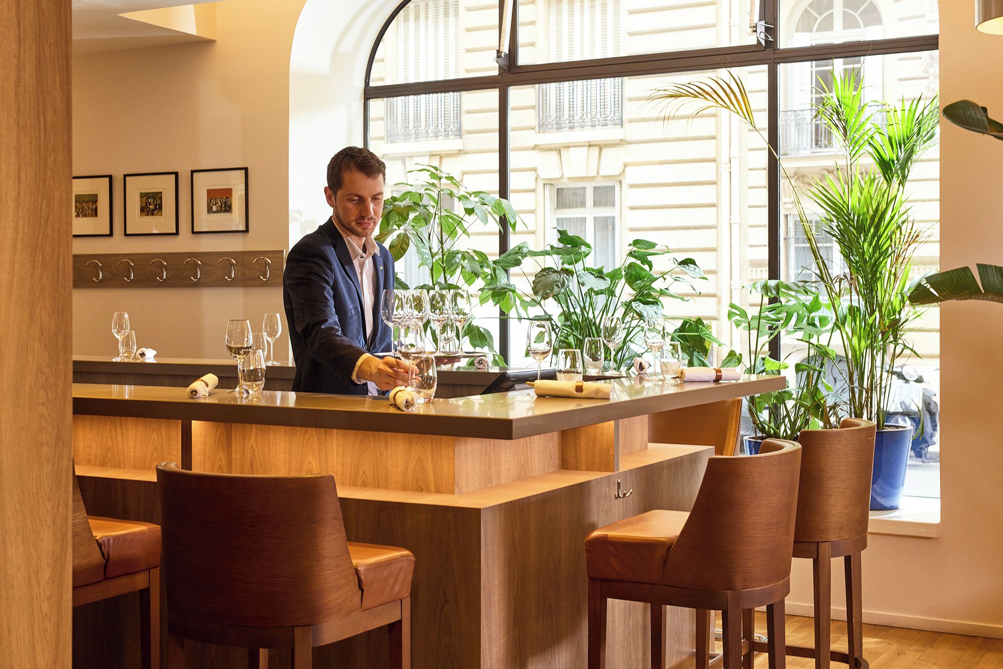 Lunch and dinner served, French cuisine