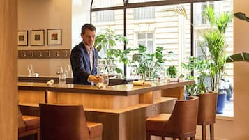 Lunch and dinner served, French cuisine