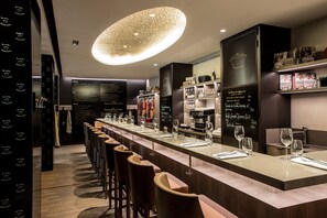 Se sirven comidas, cenas y cocina francesa