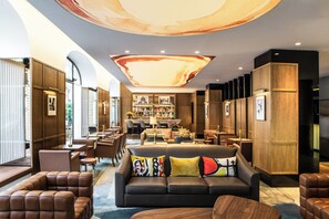 Cocktail bar