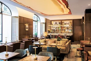 Cocktail bar