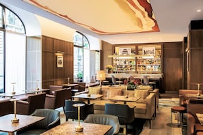 Cocktail bar