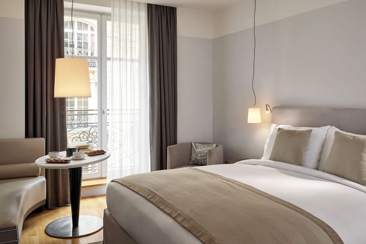 Premium bedding, down duvets, pillow-top beds, minibar