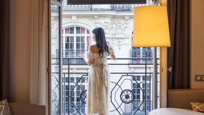 A hotel room with a balcony, a bed, a sofa, and a table. - Sofitel Paris Arc de Triomphe (Paris)