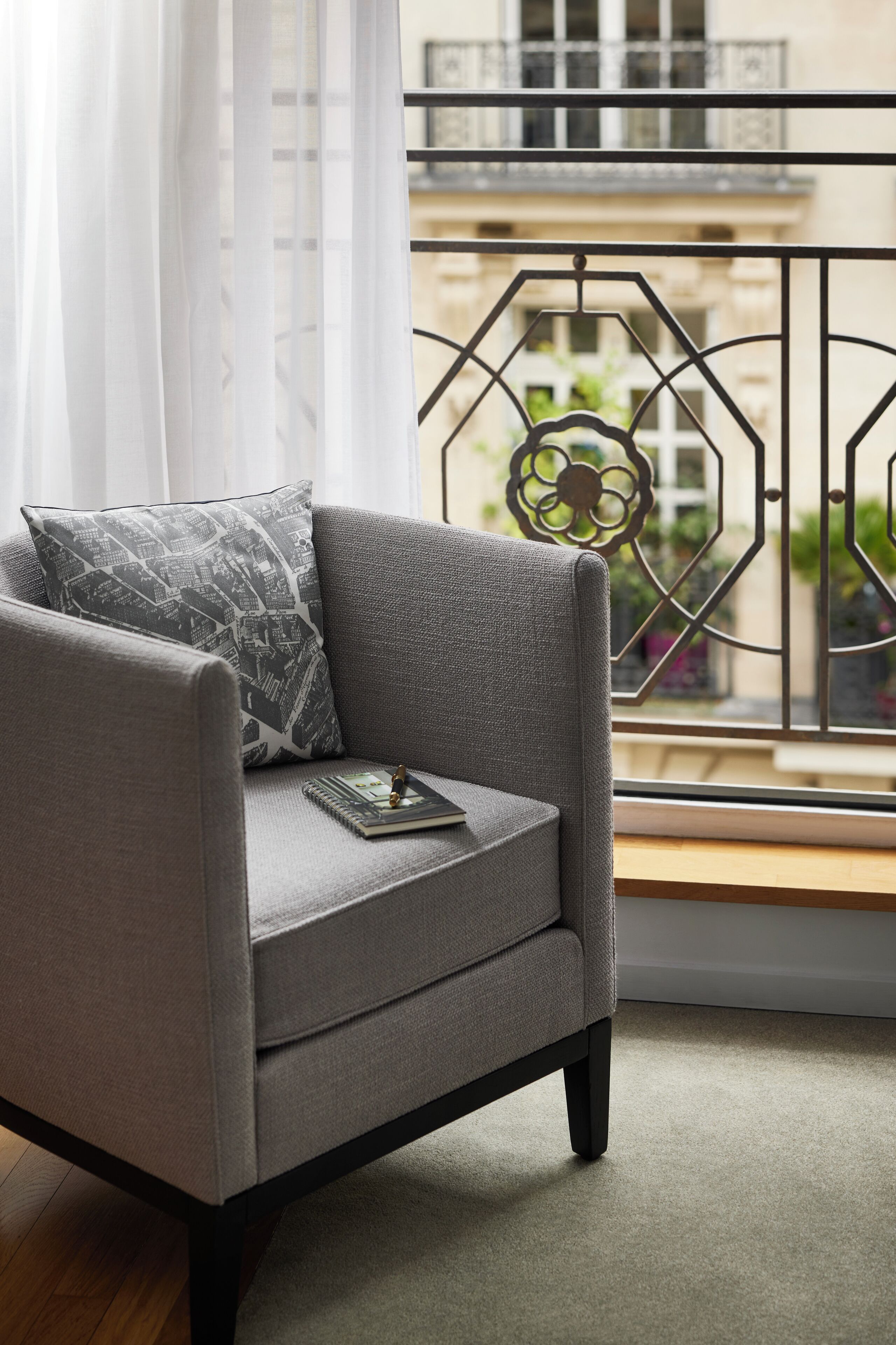 junior suite, 1 king bed | premium bedding, down duvets, pillow-top beds, minibar