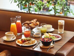 Petit déjeuner complet (41 EUR par personne)