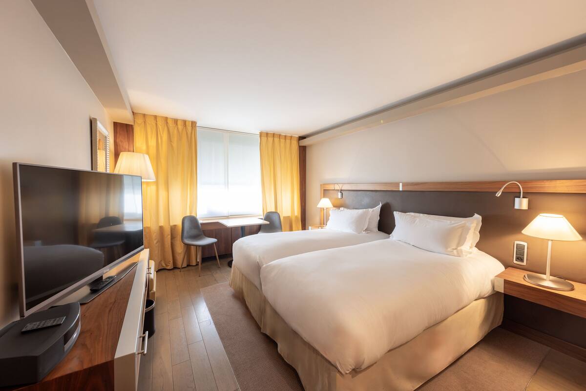 Superior Twin kamer, 2 eenpersoonsbedden | Luxe beddengoed, een minibar, een kluis op de kamer, een bureau