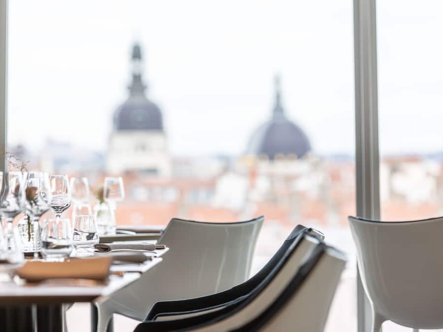 Serveert lunch en diner