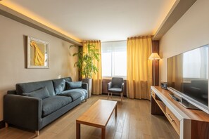 Suite, 1 Double Bed, River View | Premium bedding, minibar, in-room safe, desk - Sofitel Lyon Bellecour (Lyon)