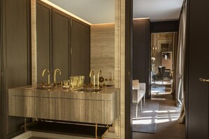 Bathroom - Hôtel de Crillon A Rosewood Hotel (Paris)