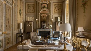 A luxurious room with ornate decor, a fireplace, and elegant furniture. - Hôtel de Crillon A Rosewood Hotel (Paris)