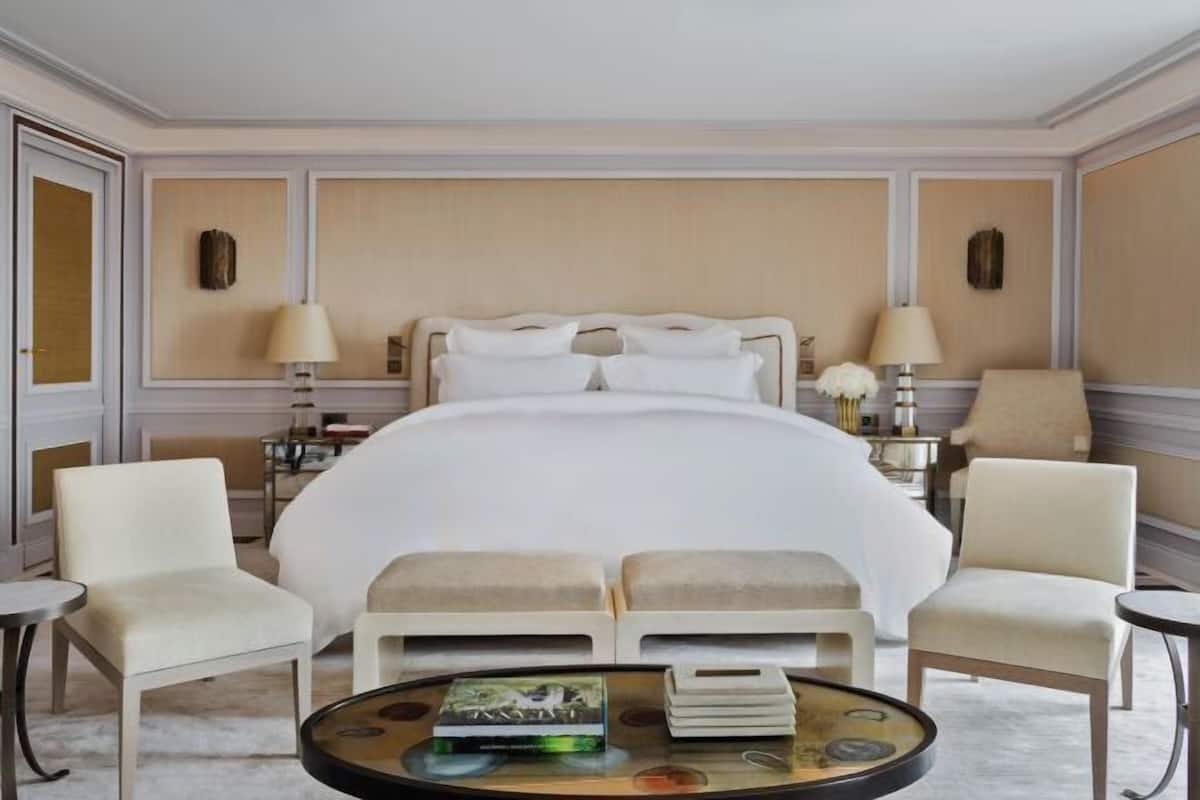 Luxe beddengoed, een minibar, een kluis op de kamer