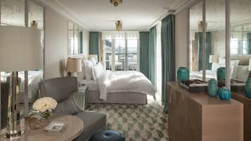 Suite | 1 soverom, sengetøy av topp kvalitet, minibar og safe på rommet