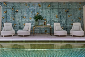 Indoor pool, sun loungers