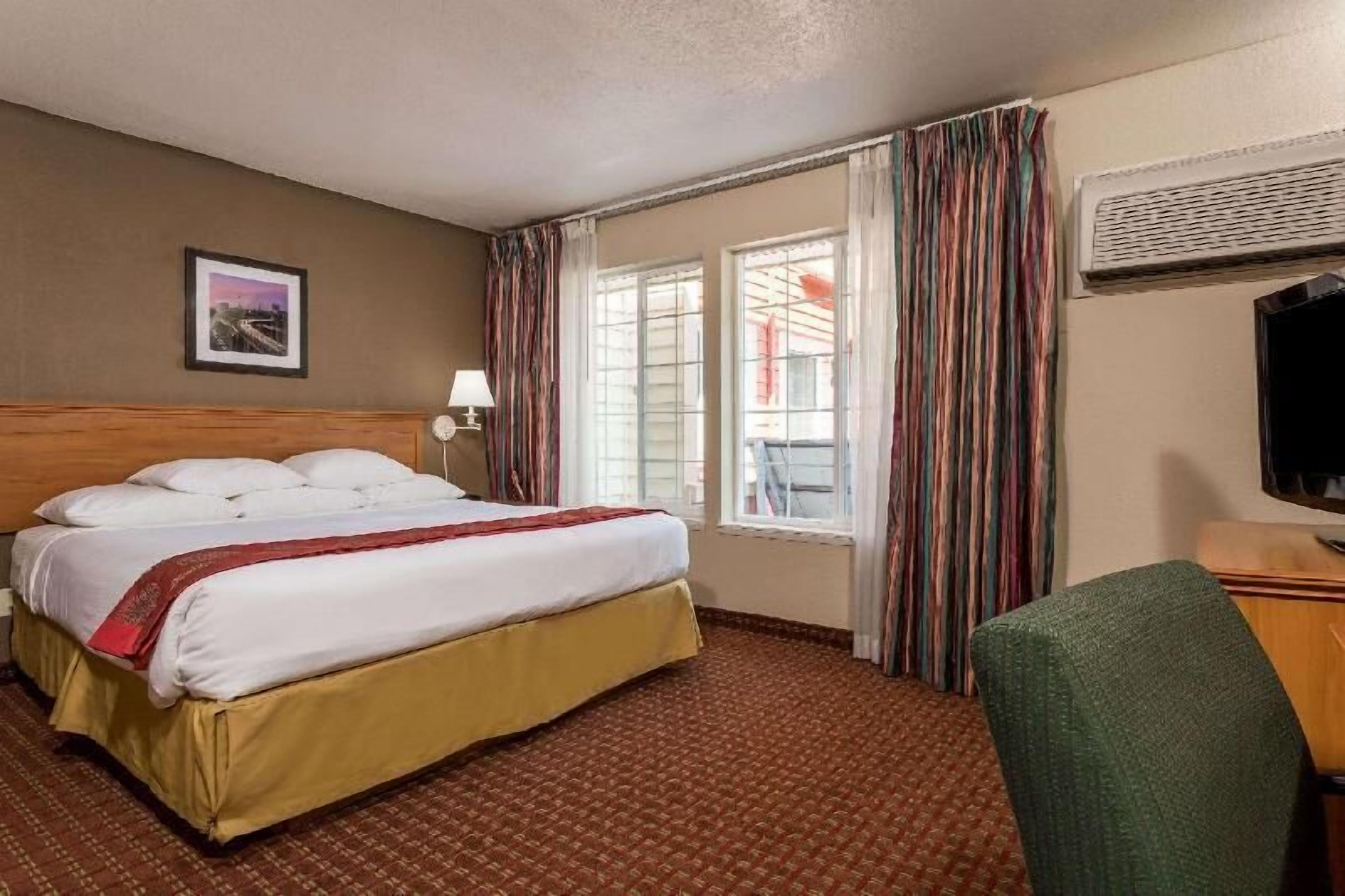 Premium bedding, down comforters, pillowtop beds, desk