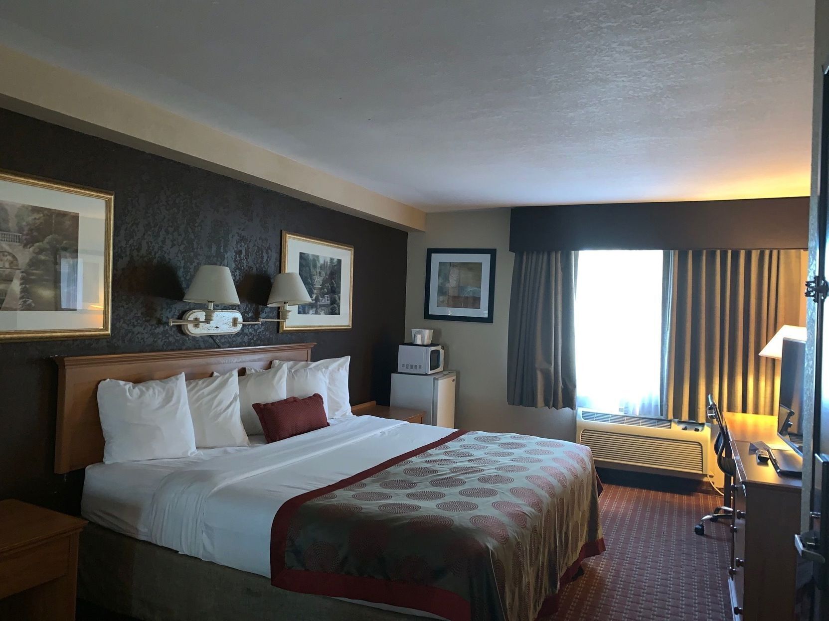 Premium bedding, down comforters, pillowtop beds, desk