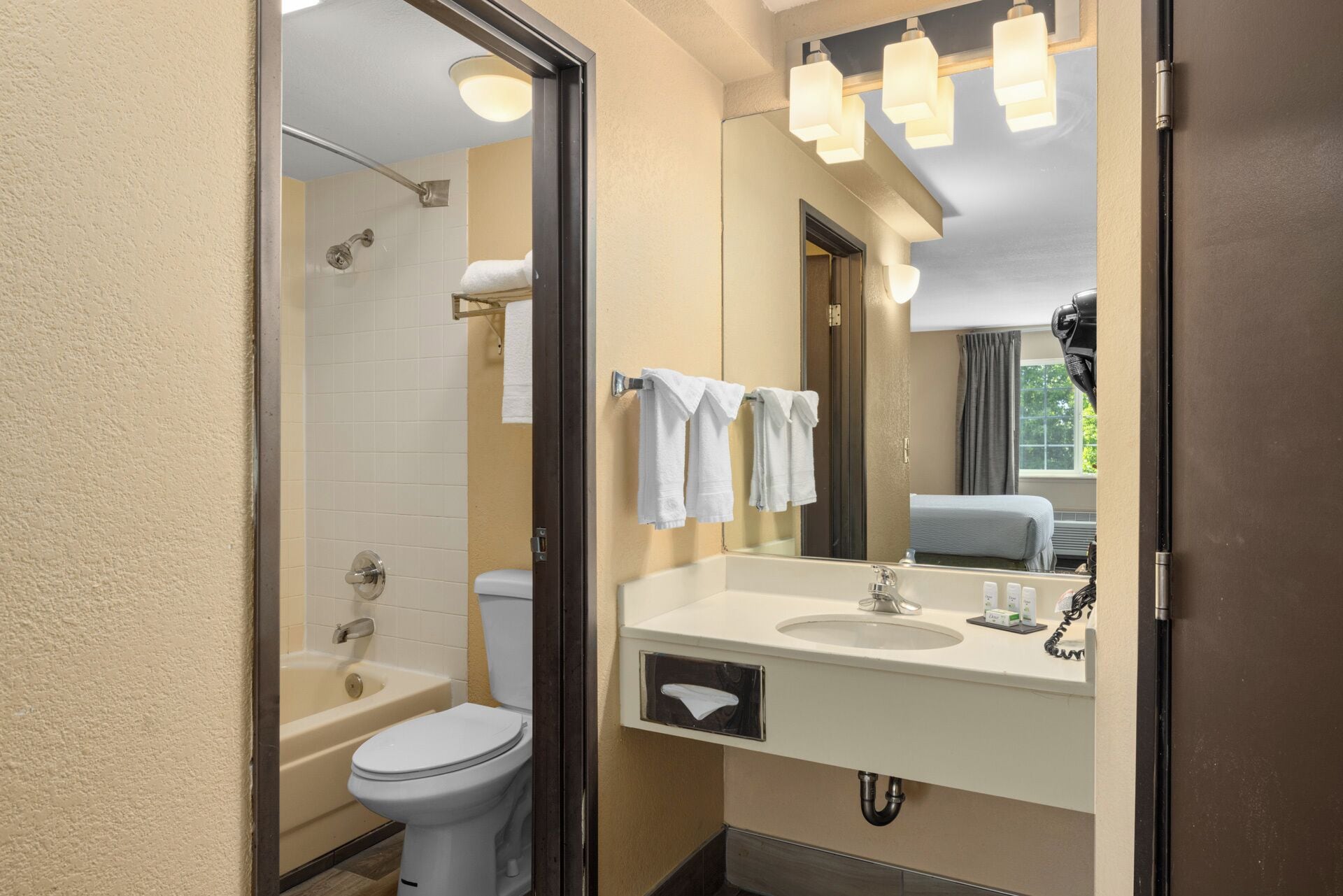 Foto - Ramada by Wyndham Portland