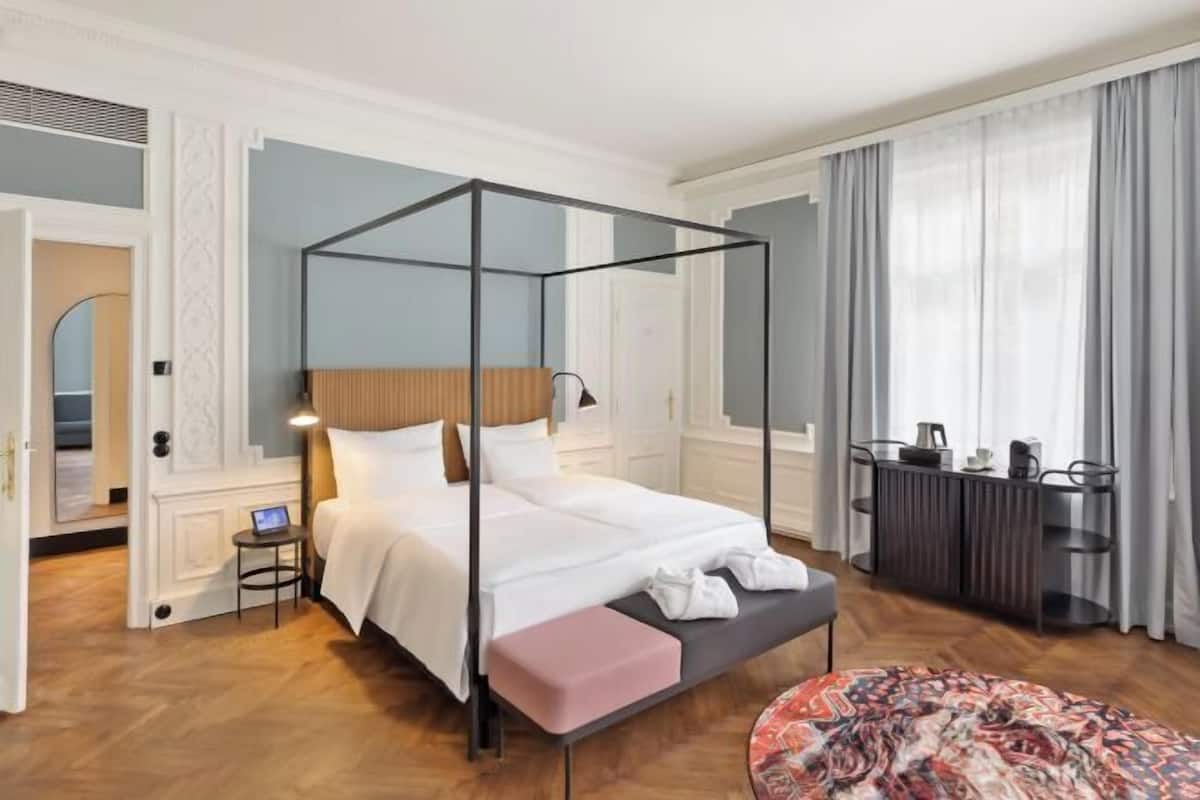 Hypo-allergenic bedding, minibar, in-room safe, soundproofing