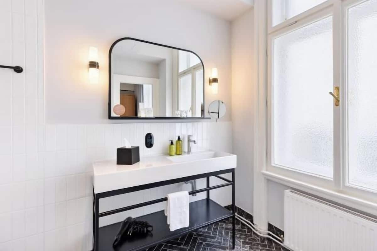 Bathroom | Hair dryer, towels, soap, shampoo